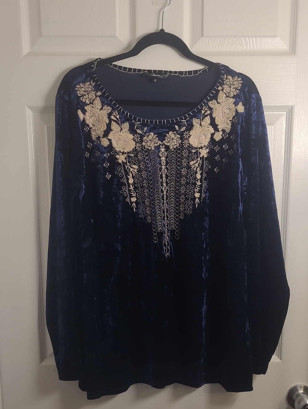 ANDREE BY UNIT Navy Velvet Tunic with Cream Floral Embroidery